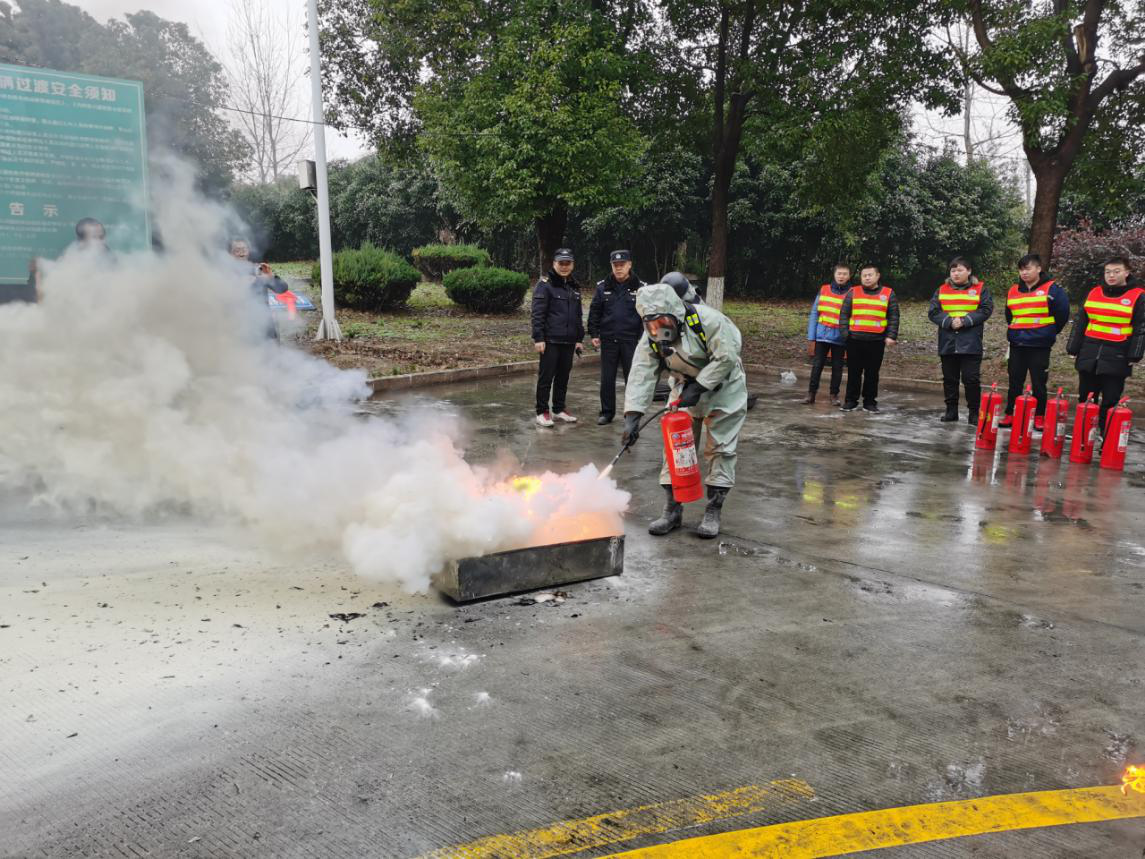 鎮江站開展節前應急消防演練(圖2)