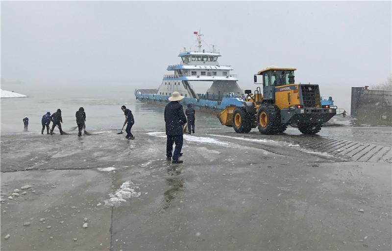 90分鐘清掃沖洗確保雪落無痕，鎮揚汽渡打通“南北交通“顯擔當(圖3)