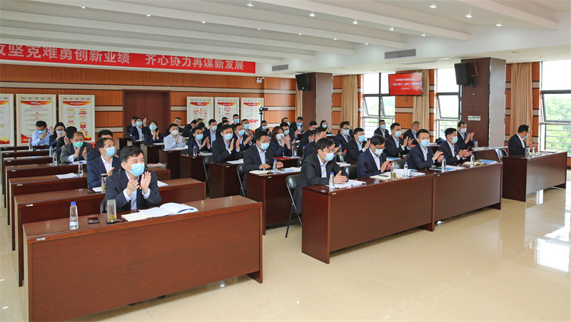 3 會(huì)場(chǎng)鼓掌照片.jpg